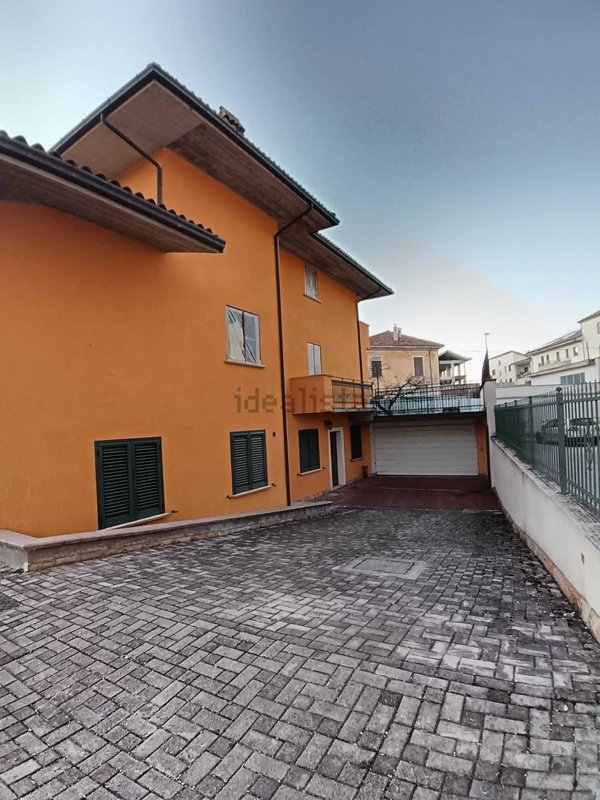 casa indipendente in vendita ad Avezzano