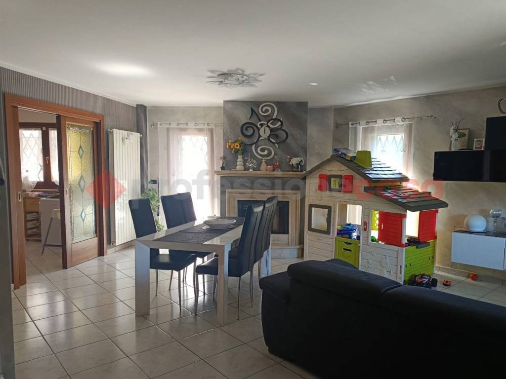 casa indipendente in vendita ad Avezzano