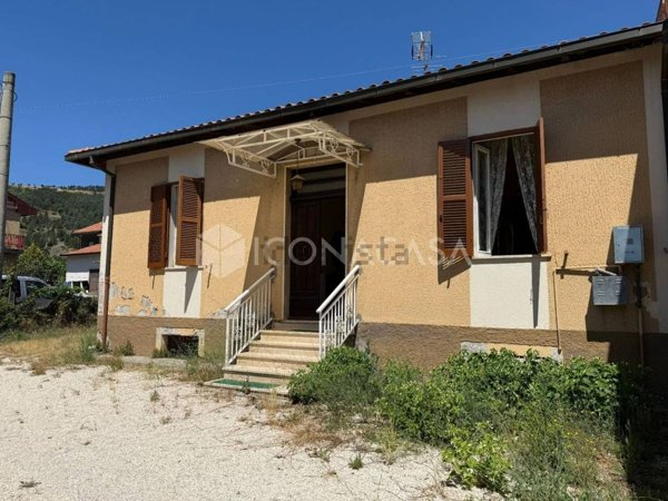 casa indipendente in vendita ad Avezzano