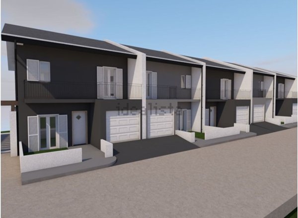 casa indipendente in vendita ad Avezzano in zona Caruscino