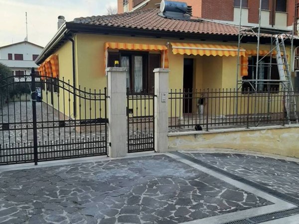 casa indipendente in vendita ad Avezzano