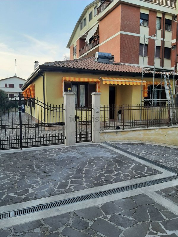 casa indipendente in vendita ad Avezzano