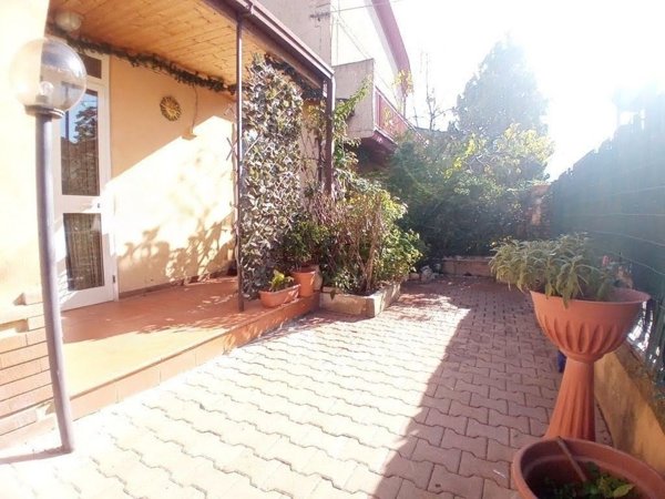 casa indipendente in vendita ad Avezzano in zona San Pelino