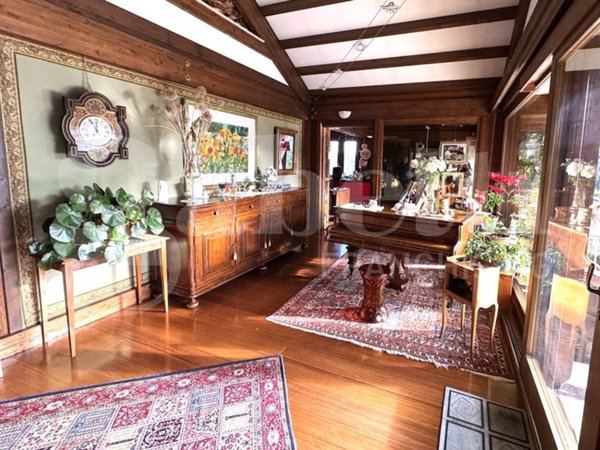 casa indipendente in vendita ad Avezzano in zona Caruscino