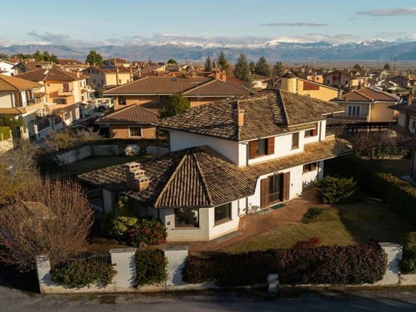 casa indipendente in vendita ad Avezzano