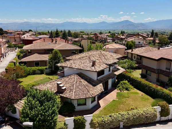 casa indipendente in vendita ad Avezzano