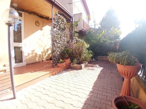 casa indipendente in vendita ad Avezzano in zona San Pelino