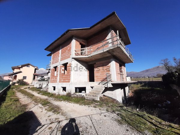 casa indipendente in vendita ad Avezzano