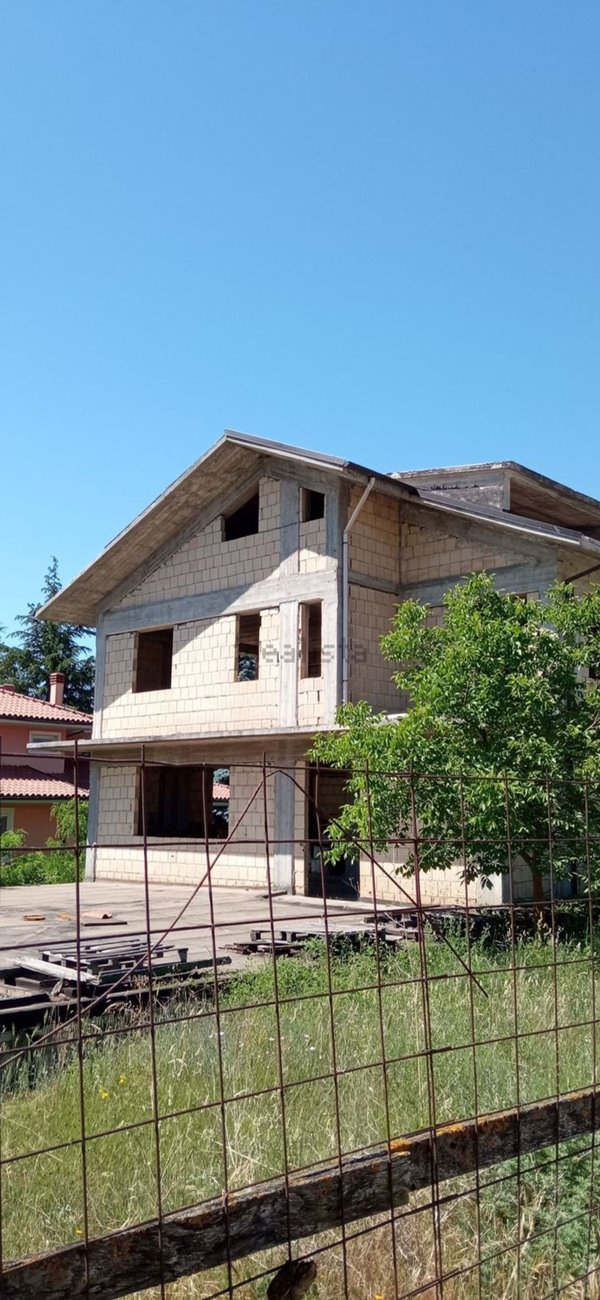 casa indipendente in vendita ad Avezzano