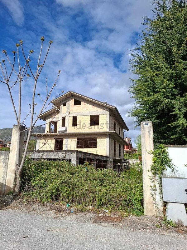 casa indipendente in vendita ad Avezzano