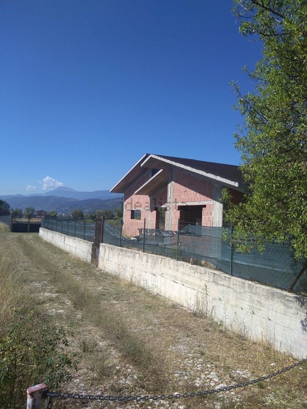 casa indipendente in vendita ad Avezzano