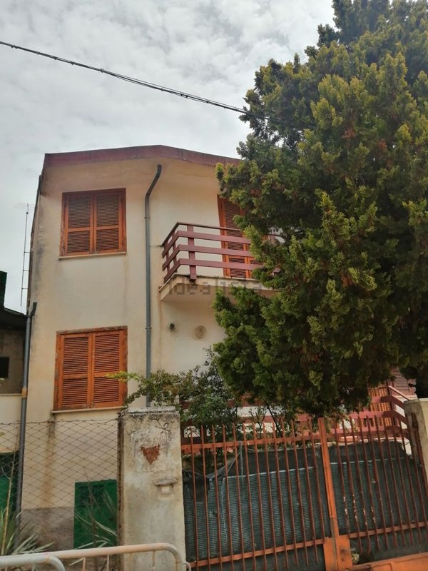 casa indipendente in vendita ad Avezzano in zona San Pelino