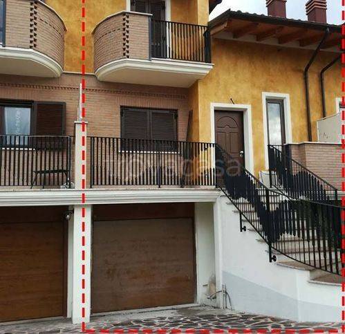 casa indipendente in vendita ad Avezzano in zona San Pelino