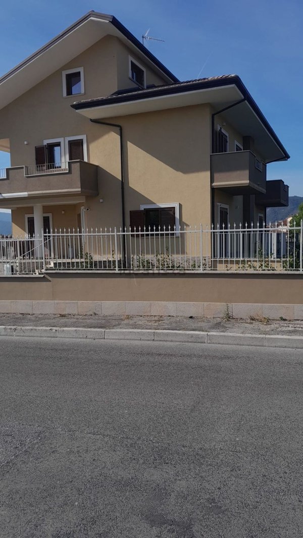 casa indipendente in vendita ad Avezzano