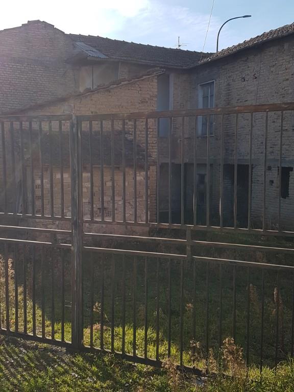 casa indipendente in vendita ad Avezzano in zona San Pelino