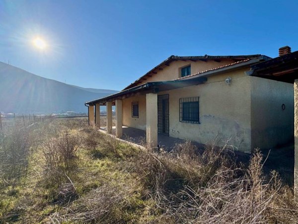 casa indipendente in vendita ad Avezzano