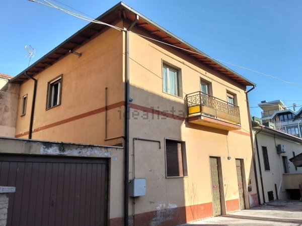 casa indipendente in vendita ad Avezzano