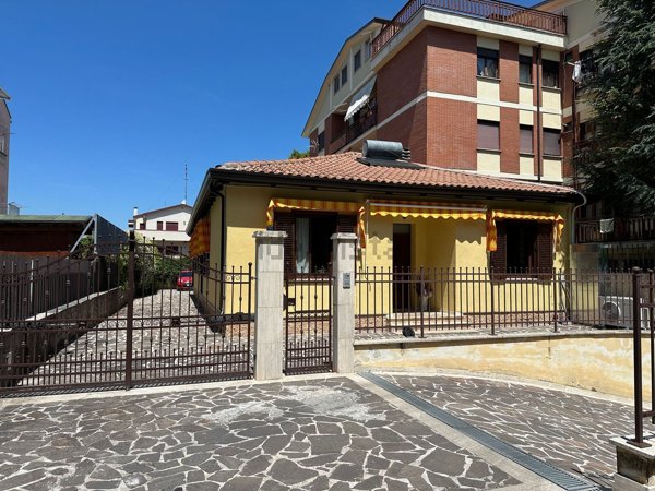 casa indipendente in vendita ad Avezzano