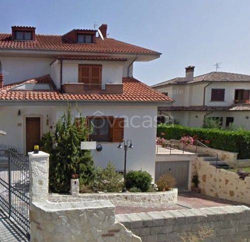 casa indipendente in vendita ad Avezzano in zona San Pelino