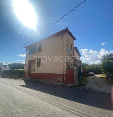 casa indipendente in vendita ad Avezzano in zona San Pelino