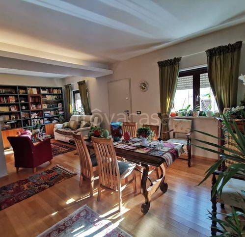 casa indipendente in vendita ad Avezzano in zona Caruscino