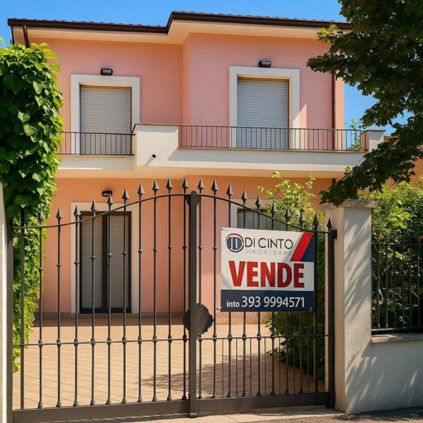 casa indipendente in vendita ad Avezzano