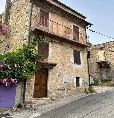 casa indipendente in vendita ad Avezzano