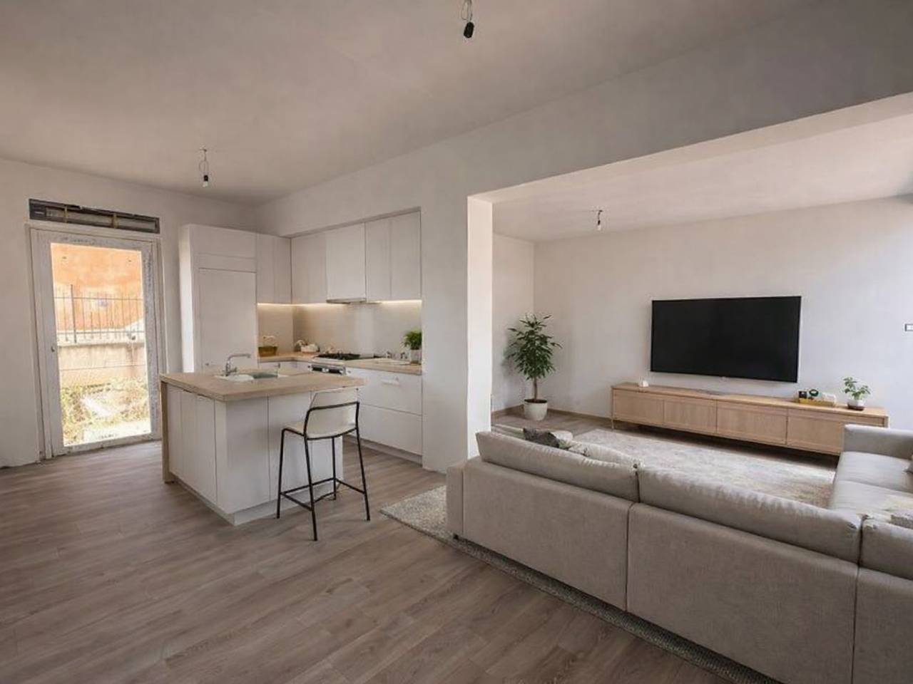 casa indipendente in vendita ad Avezzano in zona Caruscino