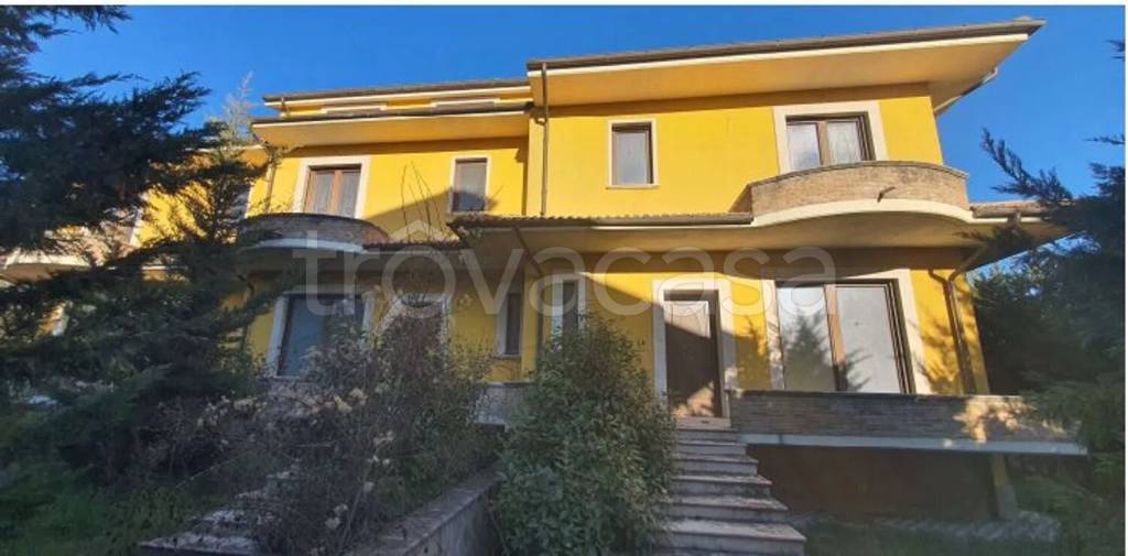 casa indipendente in vendita ad Avezzano