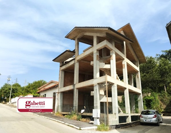 casa semindipendente in vendita ad Avezzano in zona San Pelino