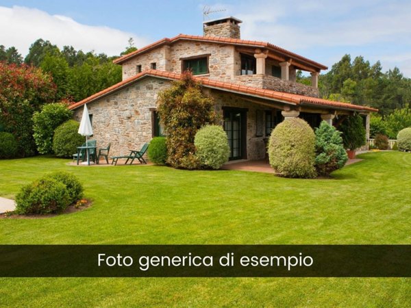 casa indipendente in vendita ad Avezzano in zona Caruscino