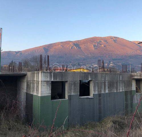 casa indipendente in vendita ad Avezzano in zona San Pelino
