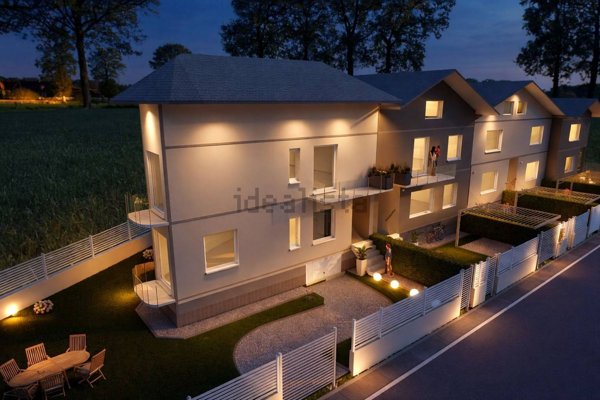 casa indipendente in vendita ad Avezzano in zona Caruscino