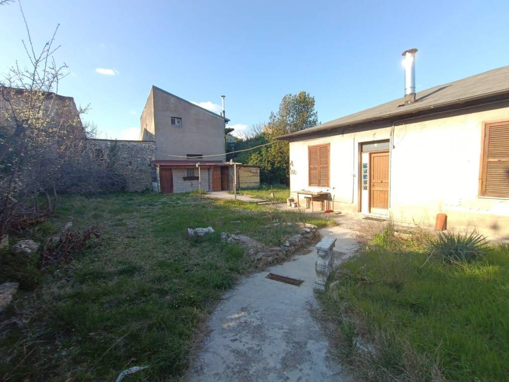 casa indipendente in vendita ad Avezzano
