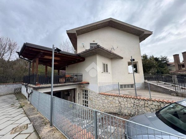 casa indipendente in vendita ad Avezzano