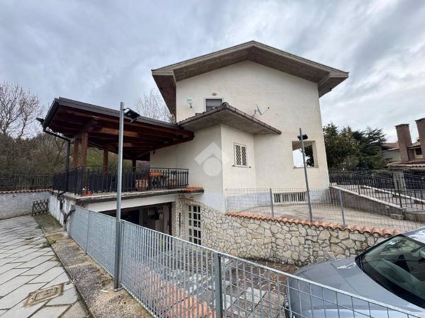 casa indipendente in vendita ad Avezzano