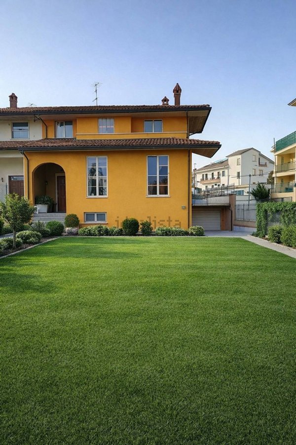 casa indipendente in vendita ad Avezzano