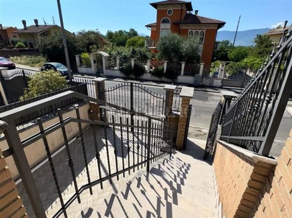 casa indipendente in vendita ad Avezzano