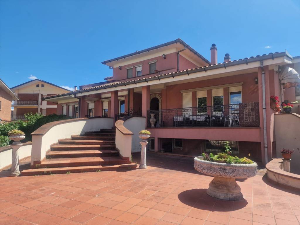 casa indipendente in vendita ad Avezzano