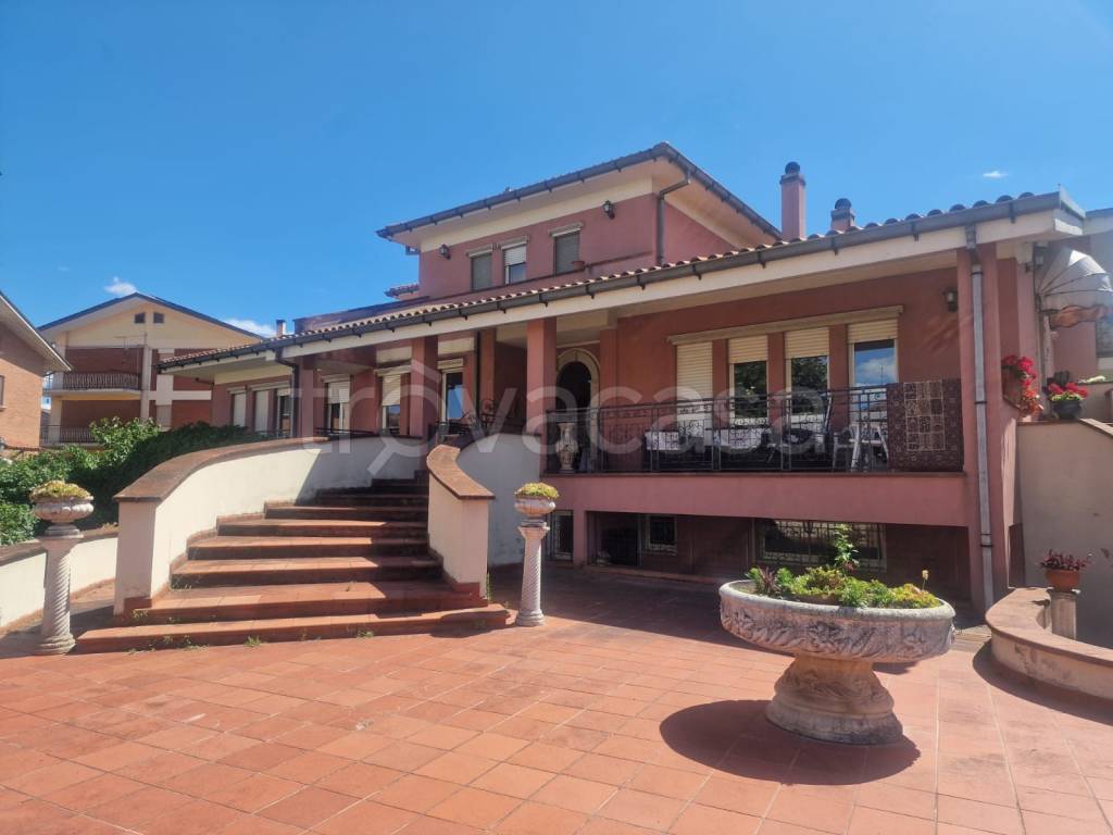 casa indipendente in vendita ad Avezzano