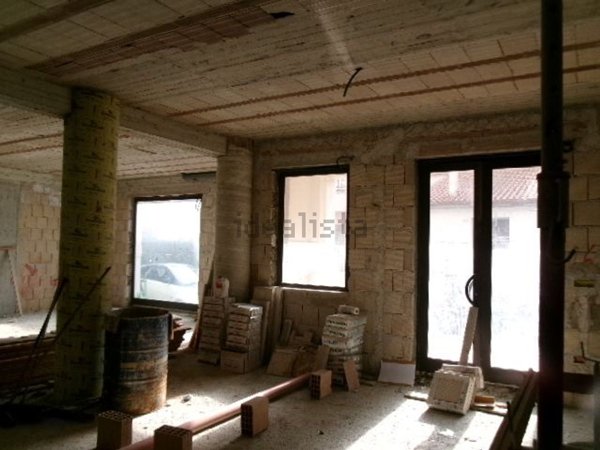 locale commerciale in vendita ad Avezzano