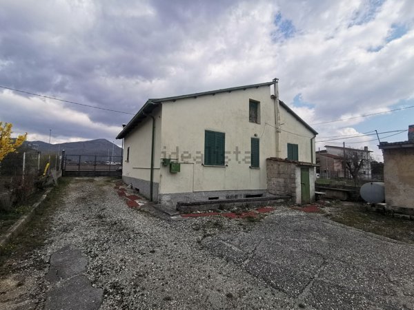 casa indipendente in vendita ad Avezzano