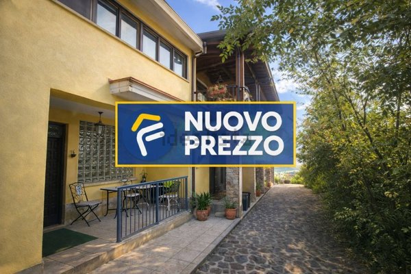 casa indipendente in vendita ad Avezzano in zona Paterno