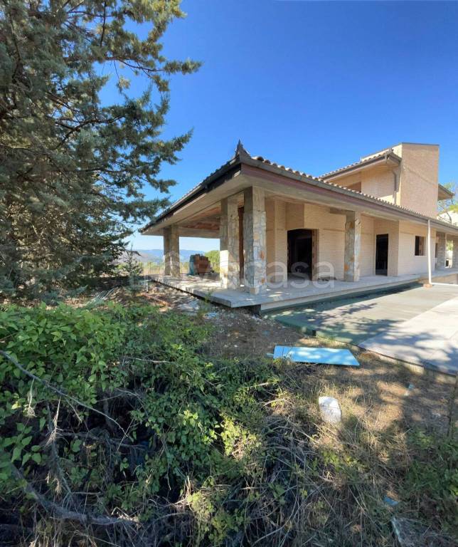 casa indipendente in vendita ad Avezzano