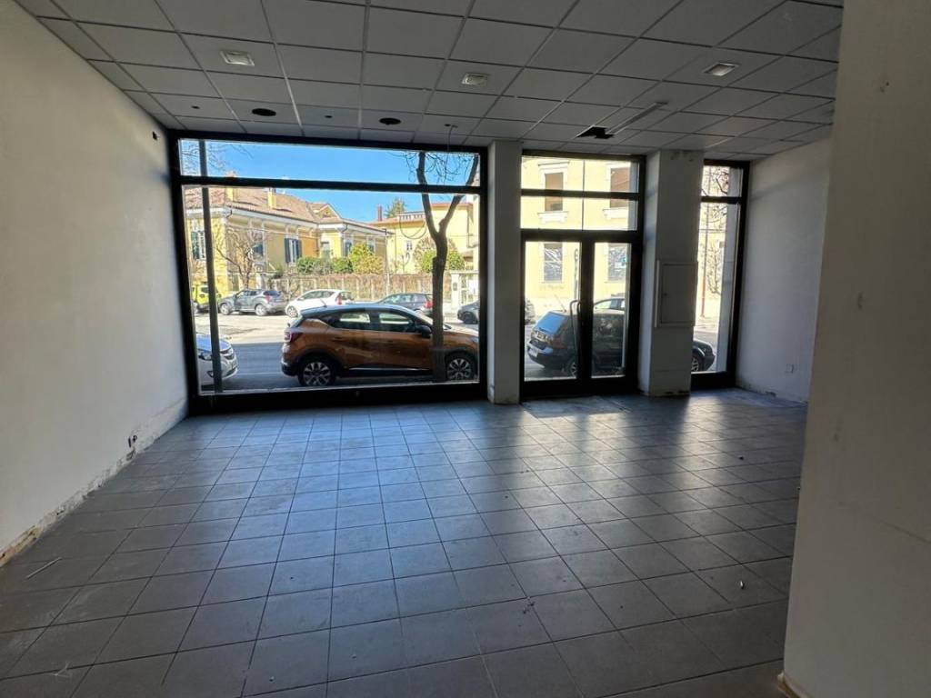 negozio in vendita ad Avezzano