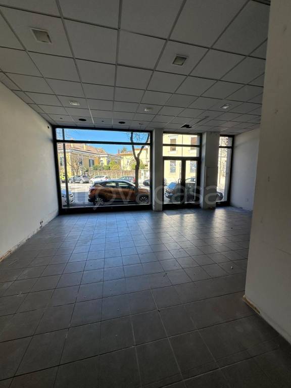 negozio in vendita ad Avezzano