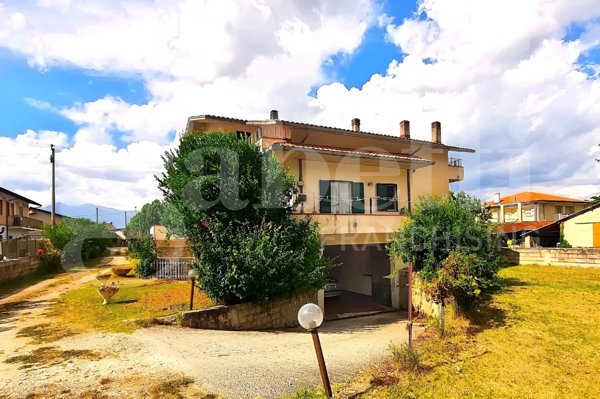 casa indipendente in vendita ad Avezzano in zona Incile