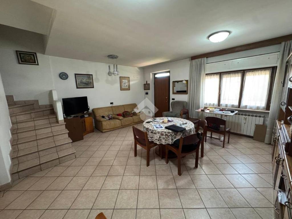 casa indipendente in vendita ad Avezzano