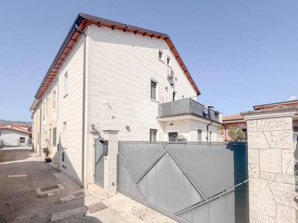 casa indipendente in vendita ad Avezzano