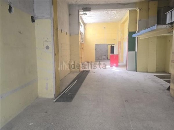 locale commerciale in vendita ad Avezzano